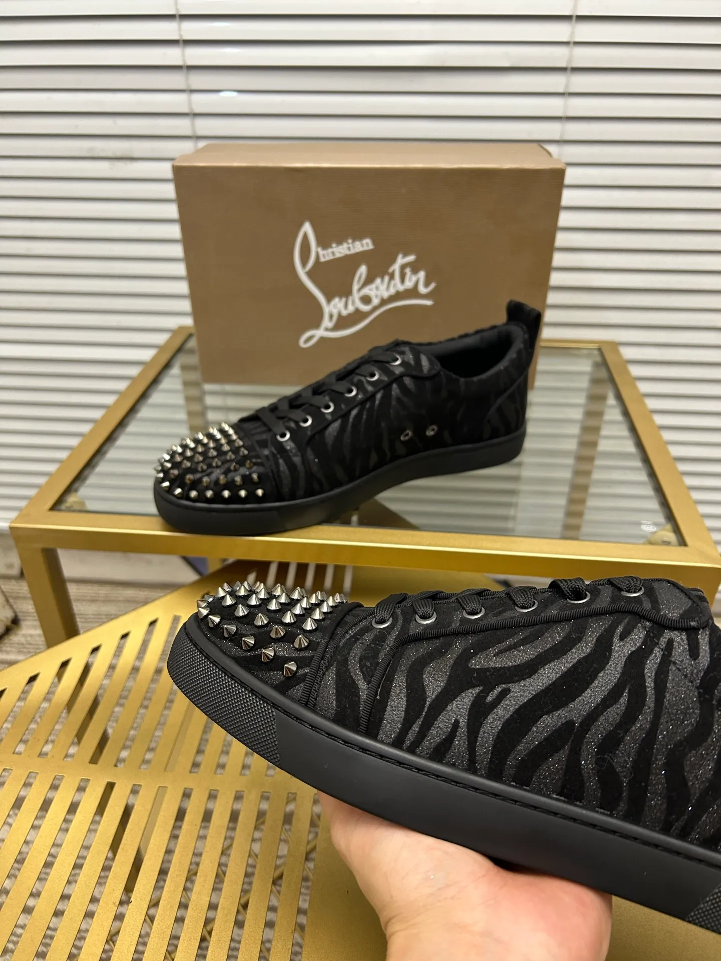 (Customized model) Ex-factory price is 520. christian louboutin (CL red sole shoes) counter series, casual sneakers for couples 📢 📢 📢 Exclusive hot style release 🎈🎈💪 Movable latex feet 👻 Finished outsole line [Proud] 😝Female 35-40# Male 38#-46, global supply😝 [Top version]: Original imported genuine leather upper, top original leather lining, original molded TPU outsole, original 1:1 detail processing, original shoe last,